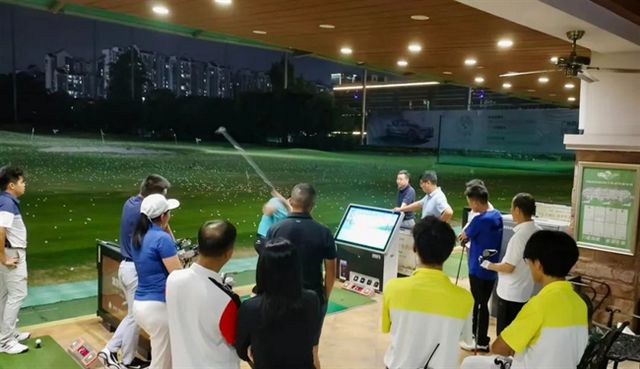 泰信推出数智化练习场教学练一体机long8登录GOLFJOY衡(图3)